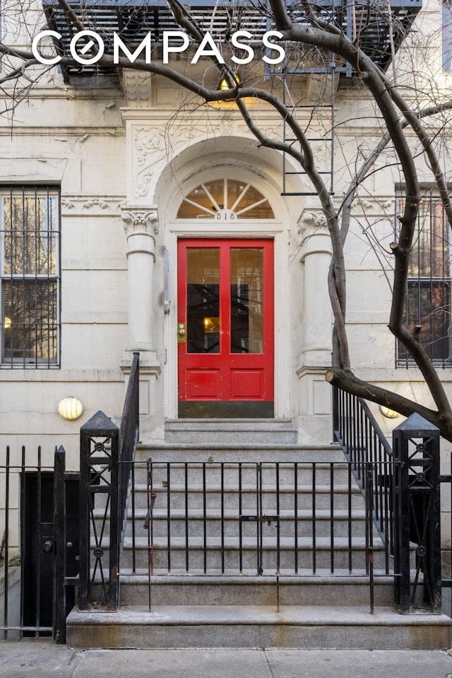 entrance to property with fence