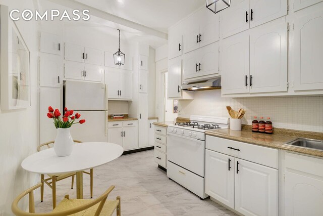 kitchen with sink, tasteful backsplash, pendant lighting, white appliances, and white cabinets