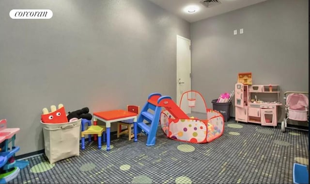 playroom featuring carpet flooring, baseboards, and visible vents