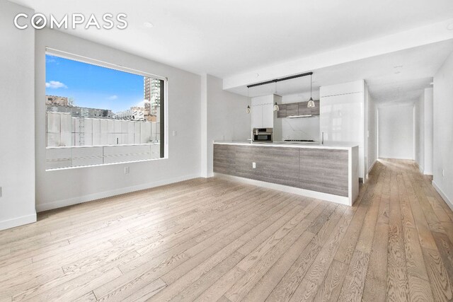 Listing photo 2 for 505-513 W 43rd St Unit 11H, New York City NY 10036