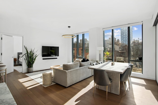 living room with wood-type flooring, baseboards, and a wall of windows