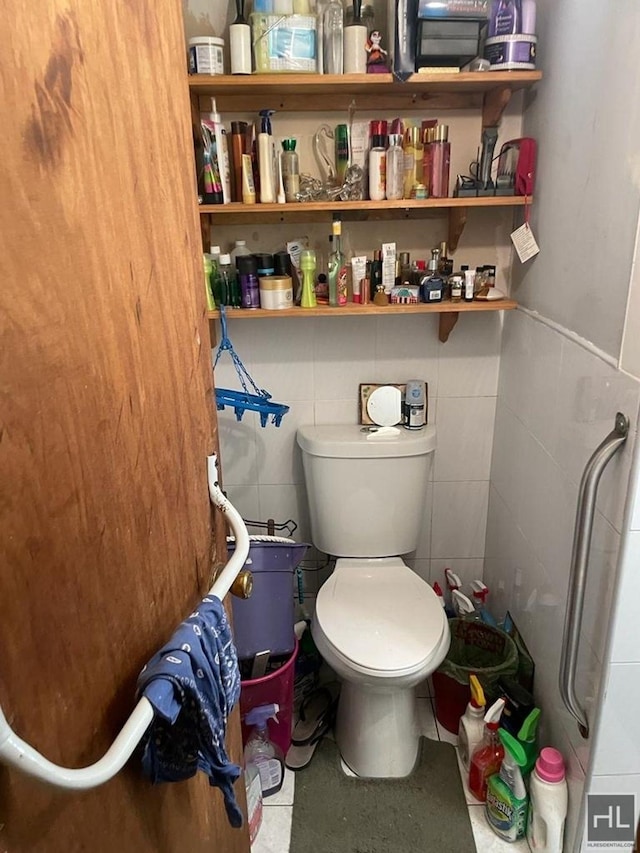 bathroom featuring toilet