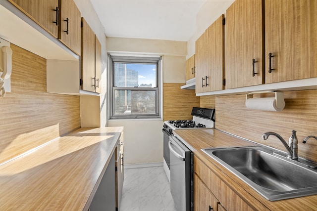 kitchen featuring tasteful backsplash, sink, and dishwasher