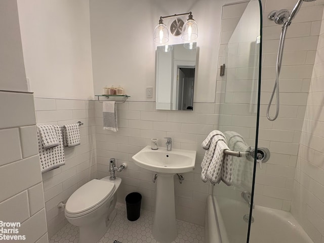full bathroom with washtub / shower combination, toilet, tile patterned flooring, and tile walls