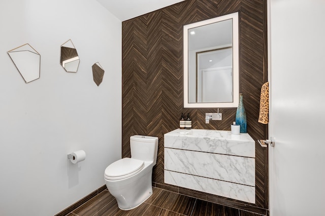 bathroom featuring toilet and baseboards