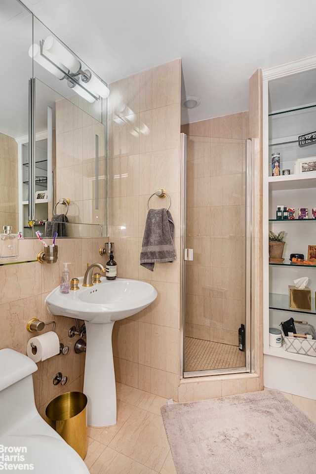25 Sutton Pl S Unit 20J, New York City, NY 10022 - full bathroom featuring tile walls, a stall shower, backsplash, toilet, and a sink