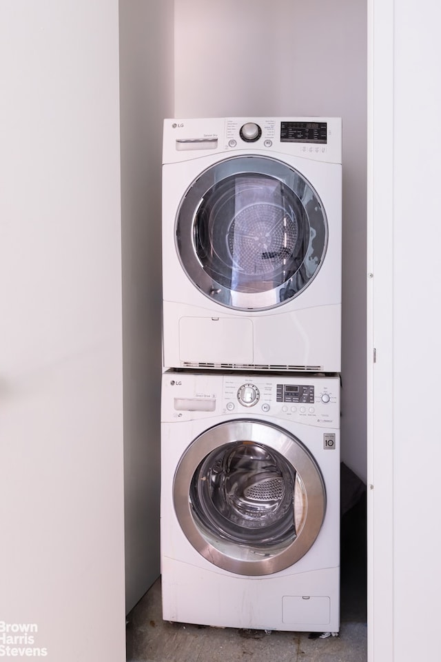 3585 Greystone Ave Unit 3De, New York City, NY 10463 - laundry room featuring stacked washer and clothes dryer