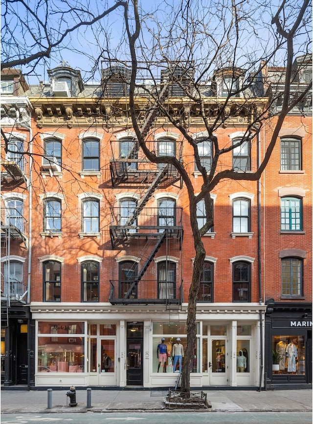 373 Bleecker St Unit Ph5Ad, New York City, NY 10014 - view of apartment building / complex