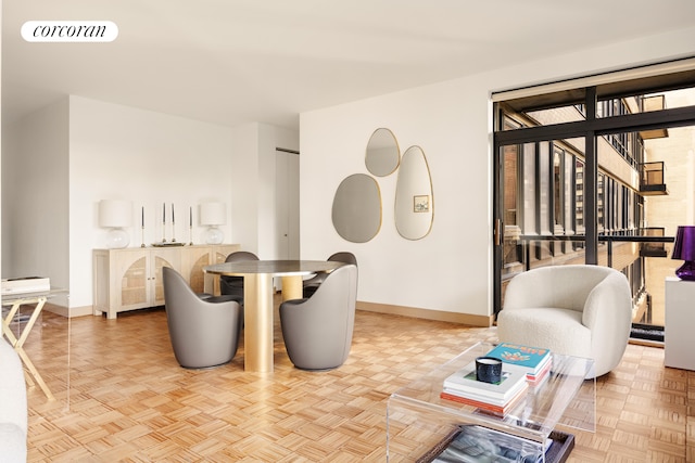 dining area featuring visible vents and baseboards