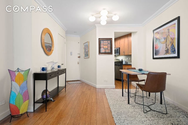 dining room featuring light hardwood / wood-style flooring and ornamental molding