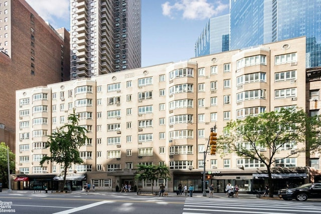 view of apartment building / complex