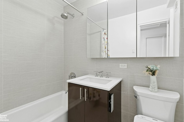 full bathroom featuring shower / bathtub combination with curtain, tile walls, vanity, tasteful backsplash, and toilet