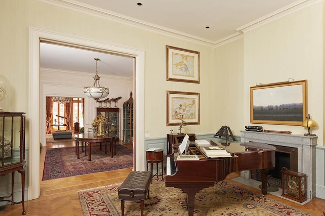 sitting room with crown molding