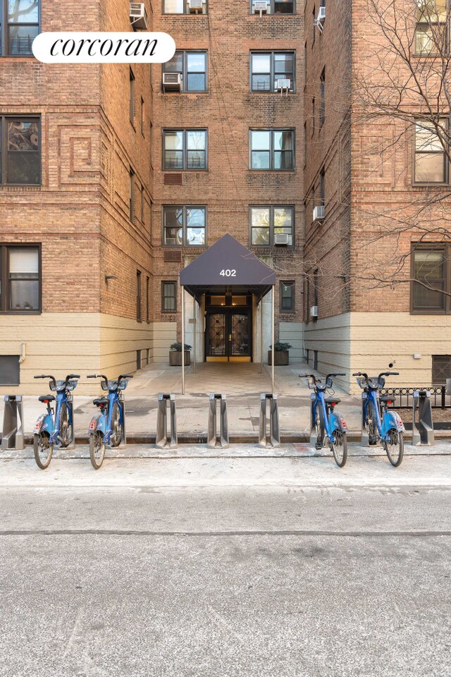 402 E 74th St Unit 4D, New York City, NY 10021 - view of building exterior