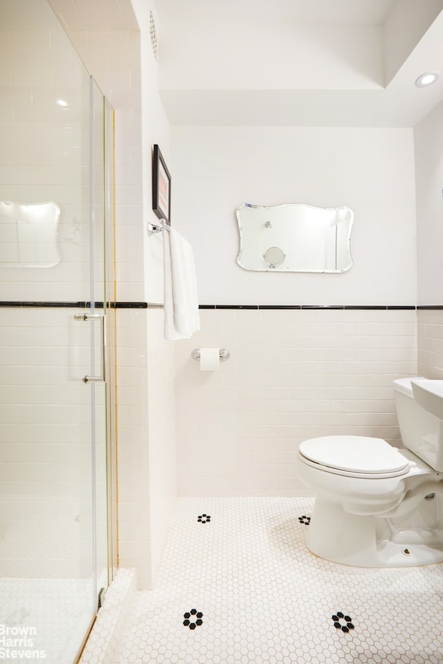 64 E 94th St Unit 3C, New York City, NY 10128 - full bath featuring a stall shower, toilet, tile patterned flooring, recessed lighting, and tile walls