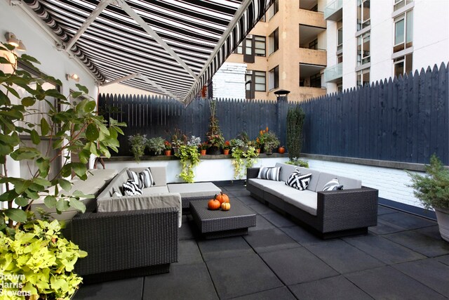 81 White St Phe, Phe, New York City, NY 10013 - view of patio featuring an outdoor living space