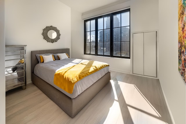 959 1st Ave Unit 15D, New York City, NY 10022 - bedroom featuring light wood-style flooring and baseboards