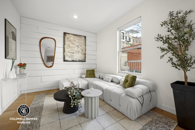 living room featuring recessed lighting, baseboards, and light wood-style flooring