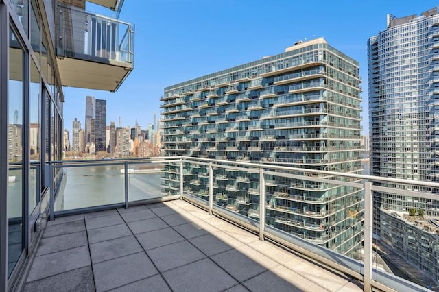 46-30 Center Blvd Unit Ph-3, New York City, NY 11109 - balcony with a skyline view
