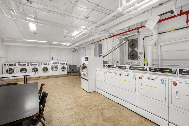 shared laundry area with a sink and washing machine and clothes dryer