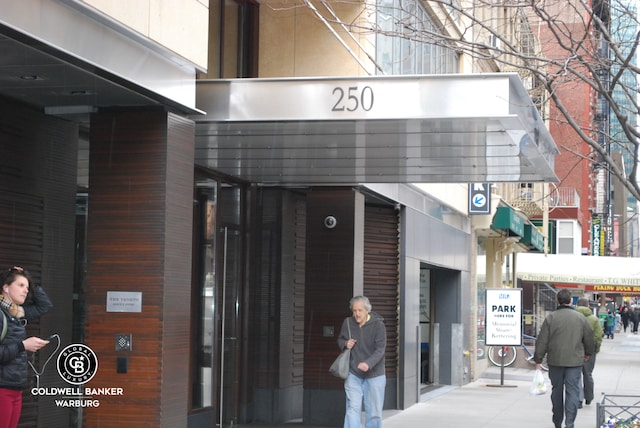 250 E 53rd St Unit 3004, New York City, NY 10022 - view of property entrance