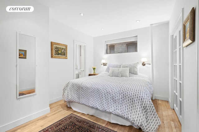 bedroom featuring light wood-type flooring, baseboards, visible vents, and recessed lighting