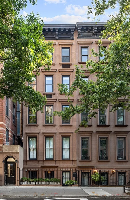 134 E 62nd St, New York City, NY 10065 - view of building exterior