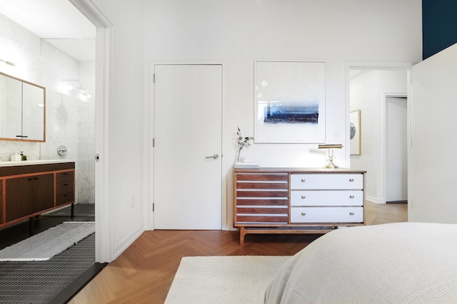 184 Kent Ave Unit B312, New York City, NY 11249 - bedroom with ensuite bath and baseboards