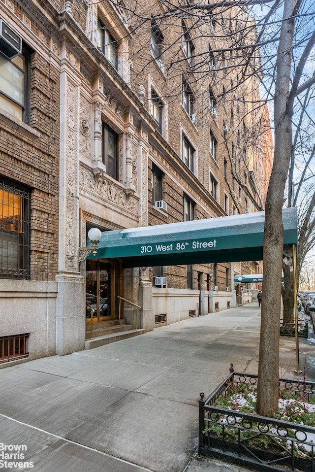 310 W 86th St Unit 3A, New York City, NY 10024 - view of building exterior