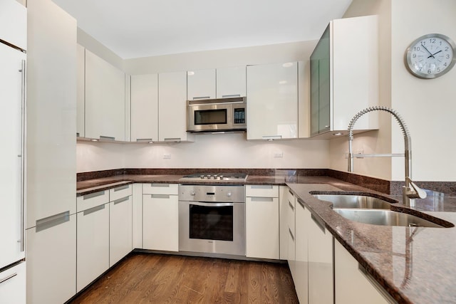 dining space with visible vents, baseboards, and wood finished floors