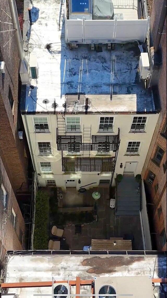 46 Perry St, New York City, NY 10014 - drone / aerial view