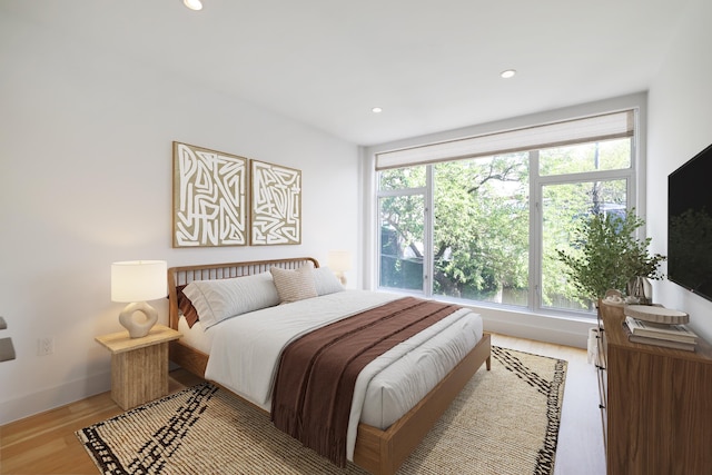 bedroom featuring light wood-style flooring, multiple windows, baseboards, and recessed lighting