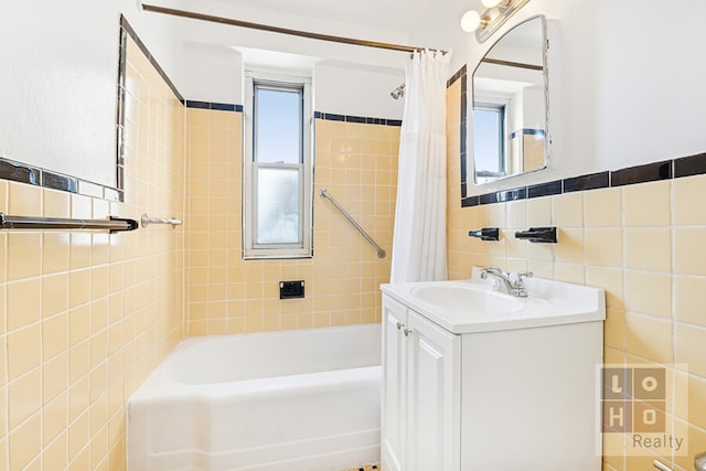 477 Fdr Dr Unit M1605, New York City, NY 10002 - full bath featuring tile walls, vanity, and shower / bathtub combination with curtain