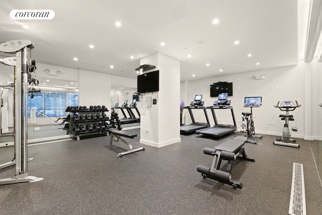 workout area with recessed lighting, visible vents, and baseboards