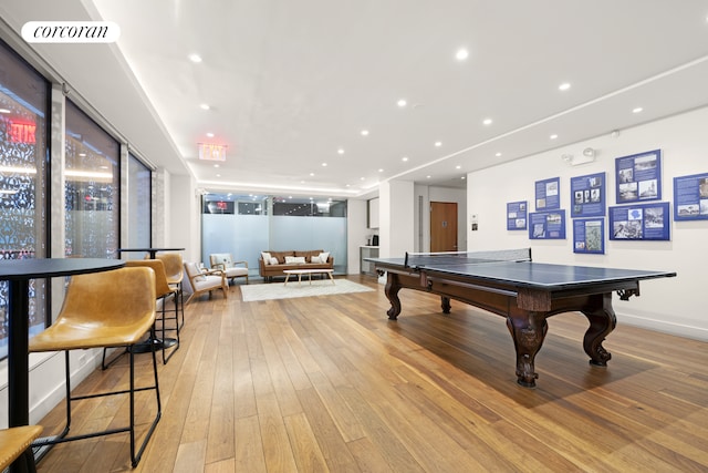 recreation room with light wood-type flooring, recessed lighting, billiards, and visible vents
