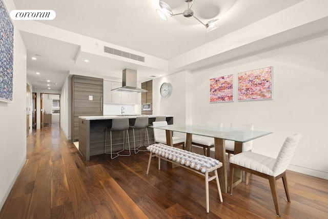 dining space featuring recessed lighting, dark wood-style flooring, visible vents, and baseboards