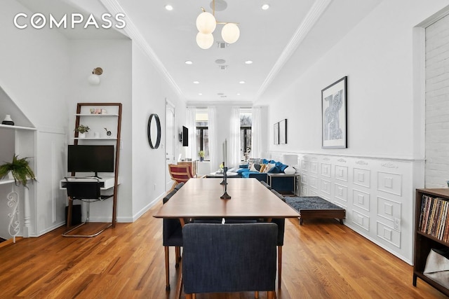 dining area with light wood-style floors, recessed lighting, crown molding, and baseboards