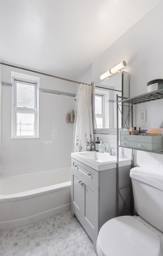 full bathroom featuring toilet, healthy amount of natural light, shower / bath combo with shower curtain, and vanity
