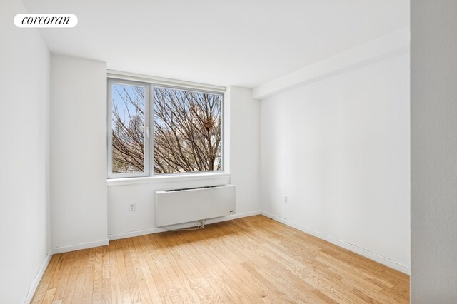 425 Main St Unit 3P, New York City, NY 10044 - empty room featuring baseboards, visible vents, light wood finished floors, and radiator