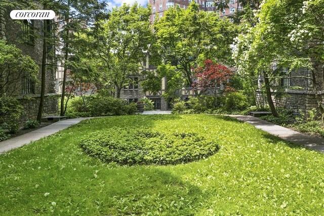 116 Pinehurst Ave Unit G33, New York City, NY 10033 - view of green lawn