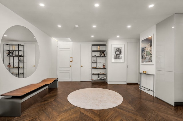 190 E 72nd St Unit 31B, New York City, NY 10021 - foyer featuring recessed lighting