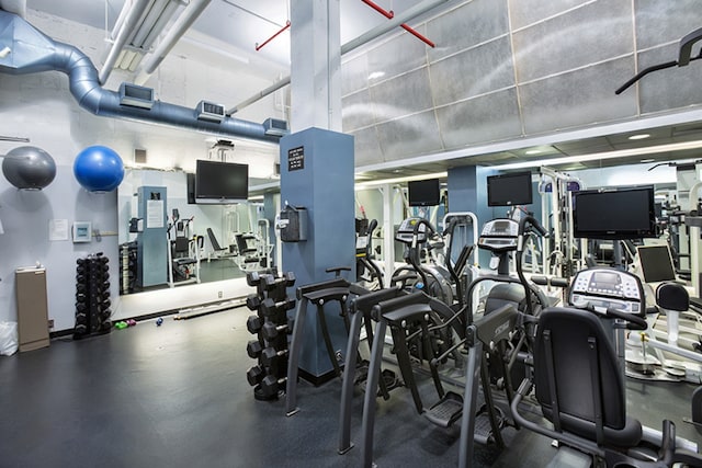 190 E 72nd St Unit 31B, New York City, NY 10021 - view of gym