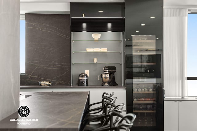190 E 72nd St Unit 31B, New York City, NY 10021 - view of bar area