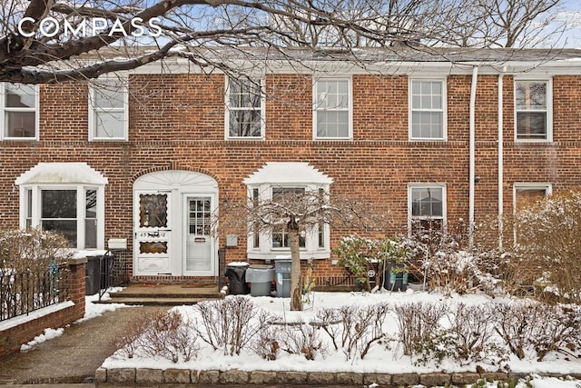 view of front facade featuring brick siding