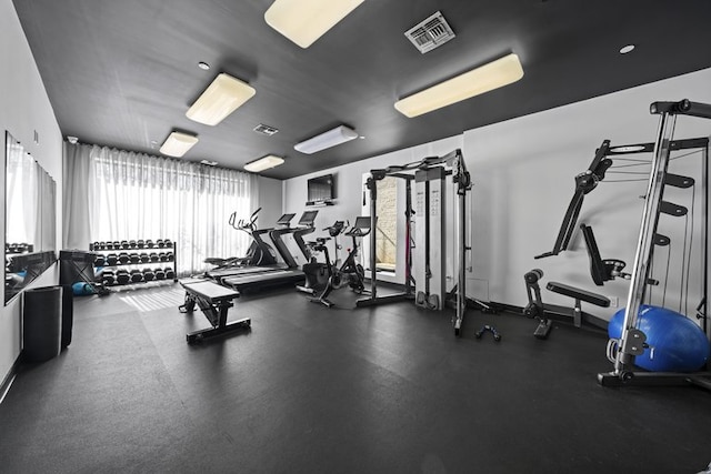 exercise room featuring visible vents