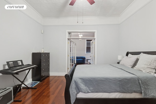 bedroom with dark wood-type flooring, visible vents, baseboards, and a ceiling fan