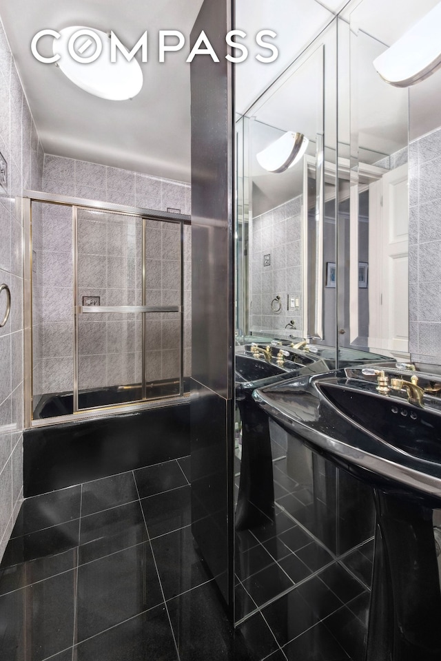 2 Sutton Pl S Unit 7F, New York City, NY 10022 - bathroom with tile walls and tile patterned flooring