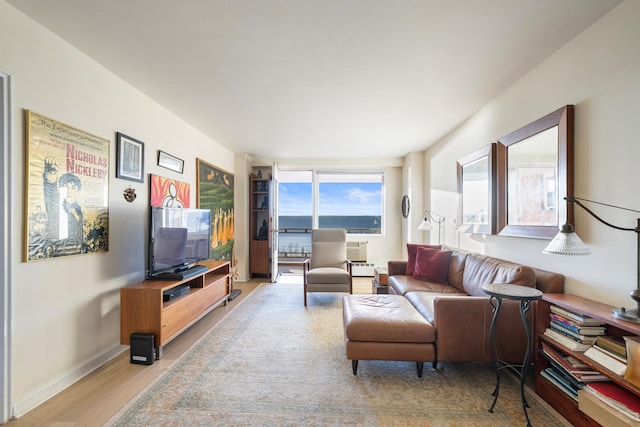 living area featuring light wood-type flooring and baseboards