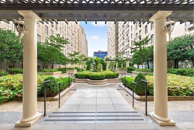 surrounding community featuring a garden and a city view