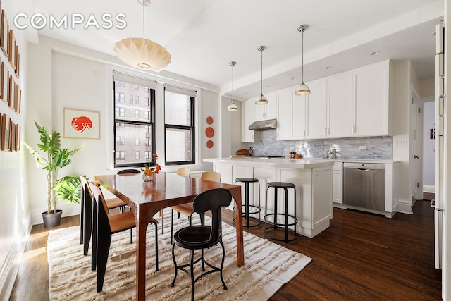 dining room with dark wood-style floors and baseboards